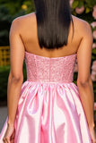 Robe courte de retour à la maison en satin rose sans bretelles