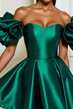 Satin vert foncé Une ligne à volants Robe courte de bal à épaules dénudées