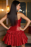 Rouge Une ligne Corset Tiered Satin Sweetheart Robe courte de retour à la maison
