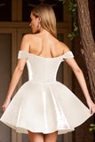 Robe blanche de bal à épaules dénudées