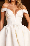 Robe blanche de bal à épaules dénudées