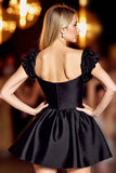 Robe courte de bal en satin noir à volants