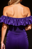 Robe courte moulante à épaules dénudées violet foncé