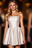 Robe courte sans bretelles en satin ivoire
