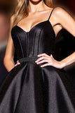 Corset en satin noir bretelles spaghetti une robe courte de rentrée