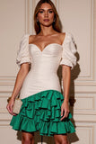 Robe de cocktail blanche à manches courtes avec volants