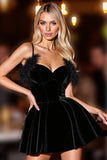 Robe de cocktail courte corset en velours noir avec plumes
