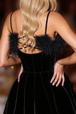 Robe de cocktail courte corset en velours noir avec plumes