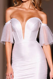Robe moulante de bal blanche à épaules dénudées