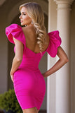 Robe moulante fuchsia à col en V froncé pour les retrouvailles
