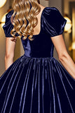 Robe courte noire à manches bouffantes