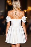 Robe blanche de bal à épaules dénudées