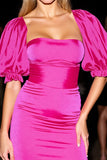 Robe moulante fuchsia à col carré et manches bouffantes pour les retrouvailles
