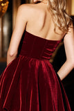A Line Robe courte bustier en velours bordeaux pour les retrouvailles