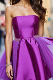 Une ligne de tulle violet foncé perlé de maison