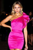 Robe moulante à volants fuchsia à une épaule