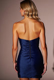 Robe moulante plissée bleu marine pour les retrouvailles