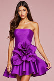 Une ligne robe bustier à volants violet foncé avec fleur 3D