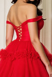 Mini robe de bal rouge à épaules dénudées