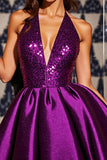 Dos nu violet foncé Une mini robe de bal trapèze avec paillettes