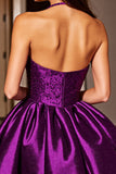 Dos nu violet foncé Une mini robe de bal trapèze avec paillettes