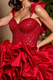 Robe de bal à volants rouges à plusieurs niveaux avec perles