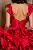 Robe de bal à volants rouges à plusieurs niveaux avec perles