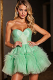 Robe de retour aux sources sans bretelles verte avec plumes