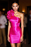 Robe de bal en satin à volants à une épaule