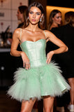 Vert Une ligne de bal robe avec plume
