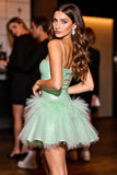 Vert Une ligne de bal robe avec plume