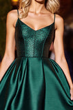 Robe de bal en satin vert foncé