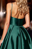 Robe de bal en satin vert foncé