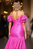 Robe de retour à la maison froncée fuchsia à épaules dénudées