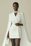 Mini robe de travail moulante blanche à revers en pointe avec cape