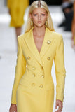 Mini robe de travail à revers croisé en pointe jaune