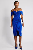 Robe de travail mi-longue moulante froncée bleu roi à épaules dénudées avec fente