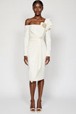 Robe de travail moulante froncée blanche à une épaule avec manches longues