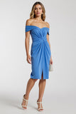 Robe de travail moulante à épaules dénudées froncée bleue avec fente