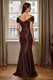 Robe de mère de la mariée en satin satin marron à épaules dénudées