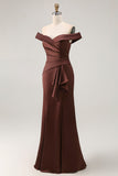Robe formelle en satin sirène marron à épaules dénudées avec nœud drapé