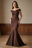 Robe de sirène brune à épaule dénudée de la mère de la mariée