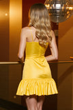 Une ligne jaune spaghetti bretelles satin Homecoming Dress