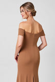 Robe longue mère de la mariée brune à épaule dénudée sirène avec volants