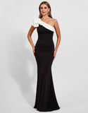 Robe longue formelle en satin sirène noire