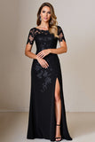 Robe longue mère de la mariée en satin fourreau noir avec appliques