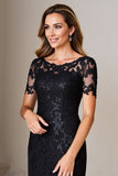 Robe longue mère de la mariée en satin fourreau noir avec appliques