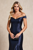 Robe longue mère de la mariée en satin bleu marine scintillante