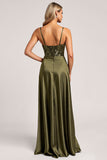 Robe de demoiselle d’honneur en satin à paillettes olive avec fente