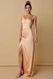 Robe de demoiselle d’honneur à col bénitier en satin champagne avec fente